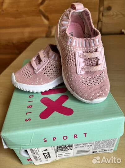 Кроссовки для девочки