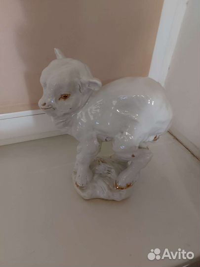 Статуэтка козленок