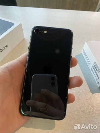 Телефон iPhone SE 2020
