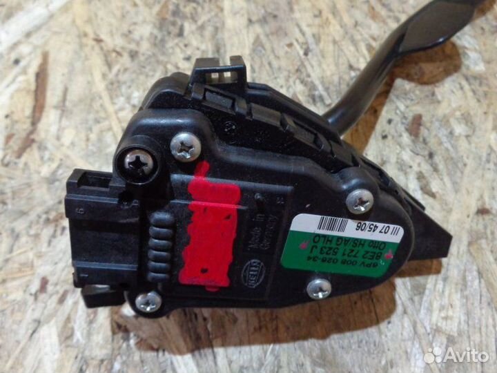 Педаль газа Audi A4 B7 AUK