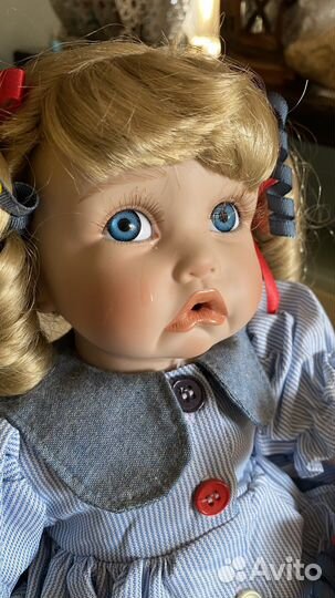 Фарфоровая кукла красотка, смотрите фото несколько