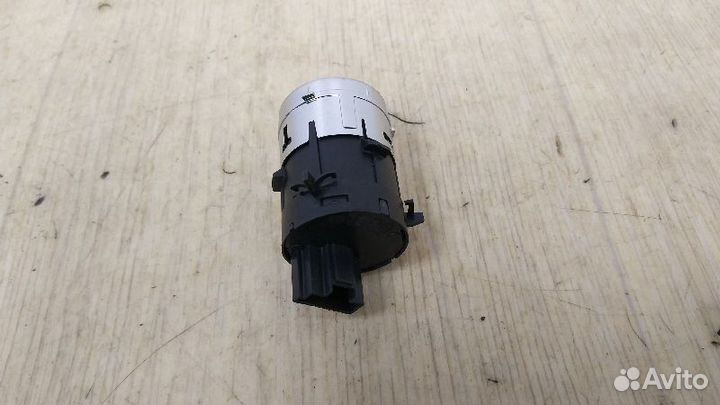 Кнопка запуска двигателя Mercedes-Benz A2139055500