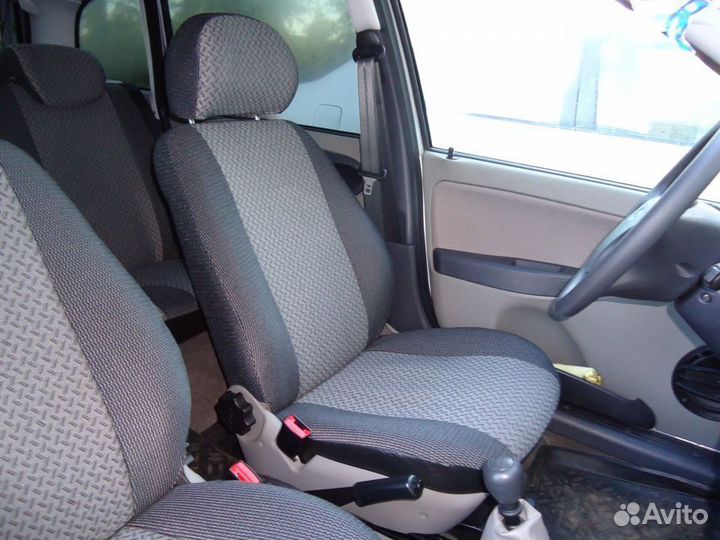 Автомобильные чехлы на LADA Vesta