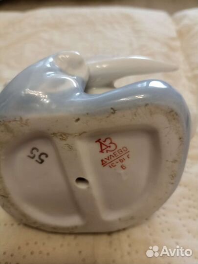 Фарфоровая статуэтка лебедь