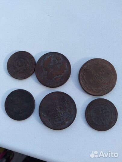 Медаль и монеты