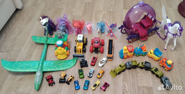 Игрушки (куклы, машинки, музыкальные, сумочки)