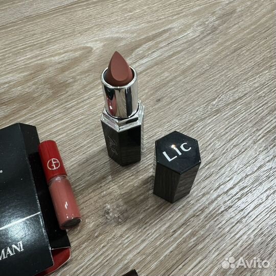 Косметика Armani, Kiko, Dior, surrott