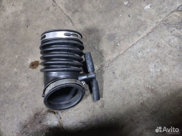 Патрубок воздушного фильтра Ford Escape