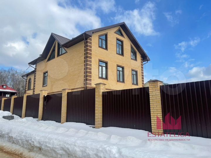 Дом 300 м² на участке 8,5 сот.