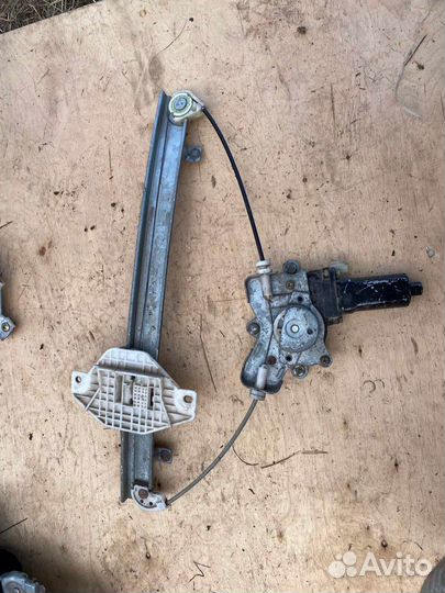 Задний правый стеклоподьемник Hyundai sonata 5