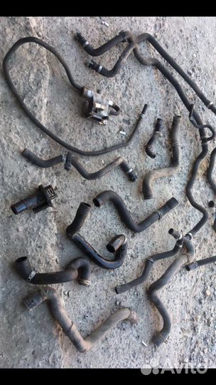 Патрубок системы охлаждения Форд Фокус2