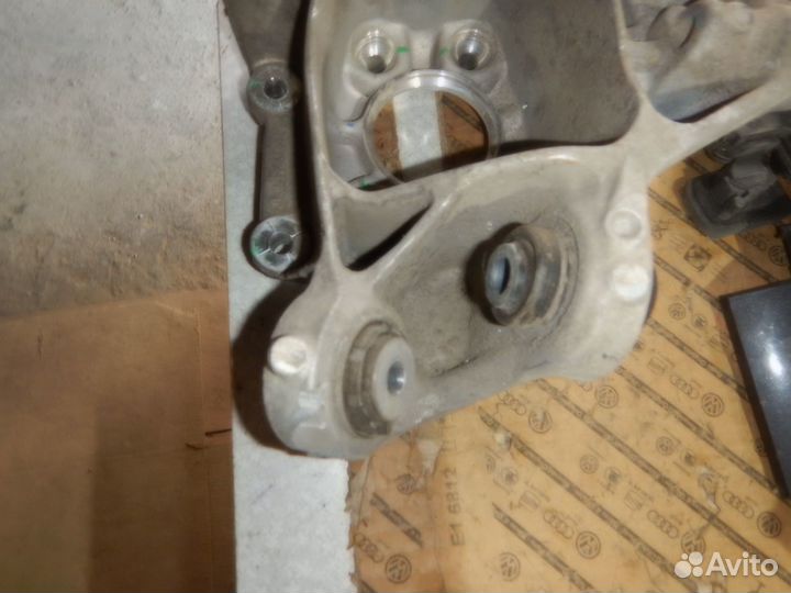 Кулак поворотный задний правый BMW X5 X6 X7