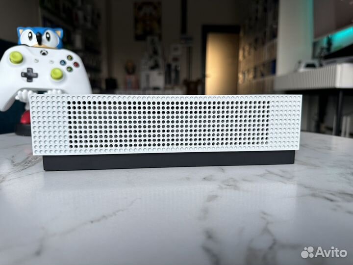 Xbox One S 500gb идеальное состояние гарантия