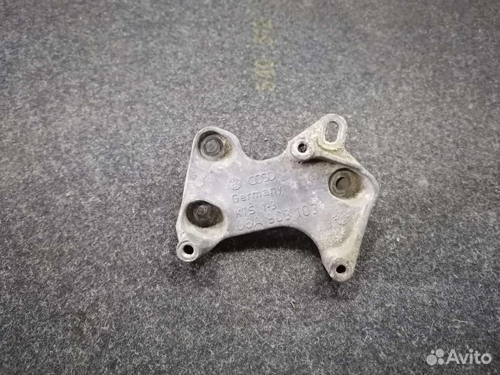 Кронштейн катушки зажигания Skoda Octavia a4
