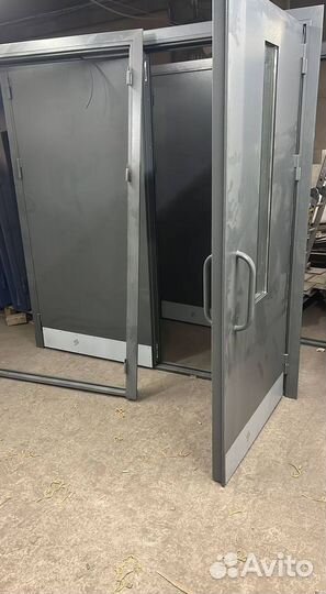 Тамбурная дверь