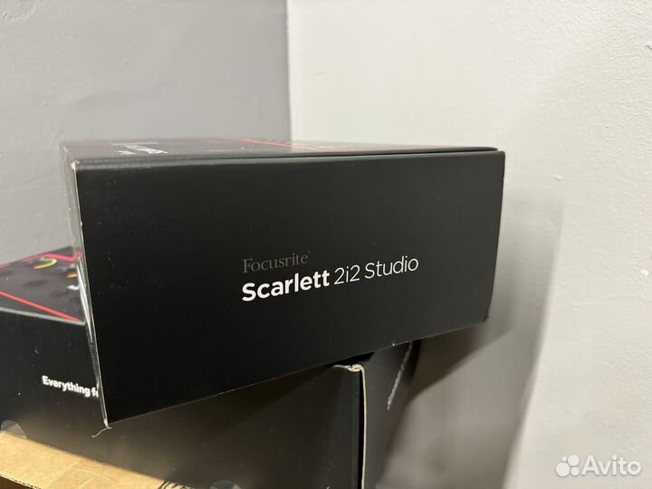 Focusrite Scarlett 2i2 Studio 4th Gen
