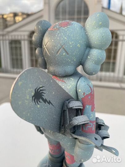 Фигурка Kaws. Она же Кавс, расписанная вручную
