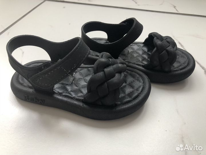 Кроссовки для девочки