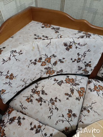 Кухонный уголок со столом из массива бу