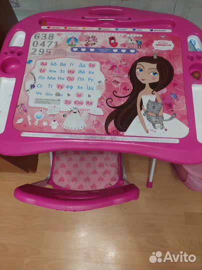 Детский письменный стол и стул