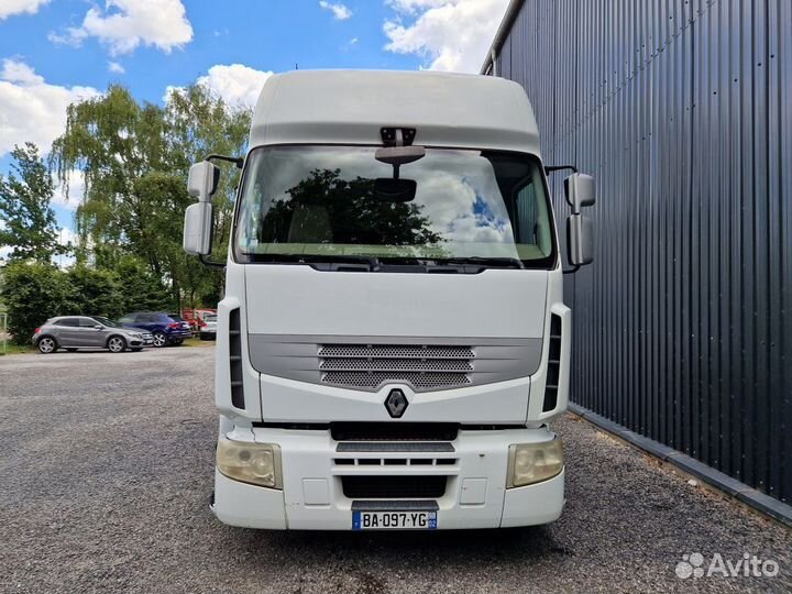 Pазбираем грузовик Renault Premium II с 2007