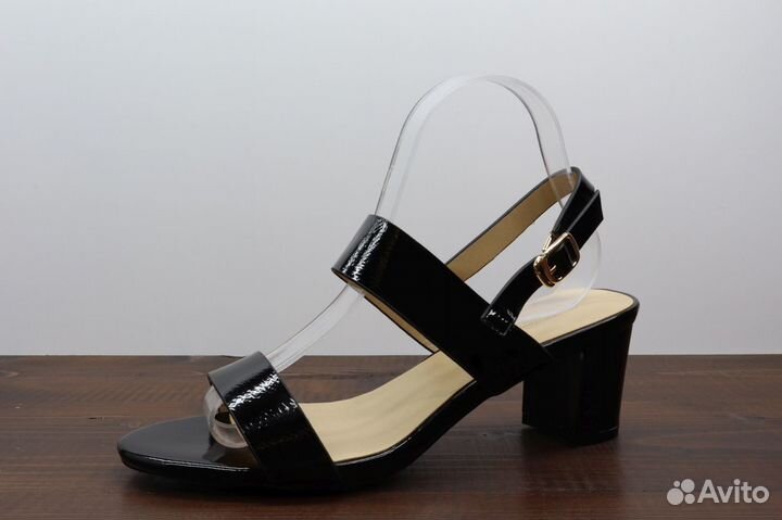 Босоножки новые