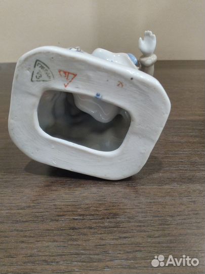 Фарфоровая статуэтка «Емеля со щукой»