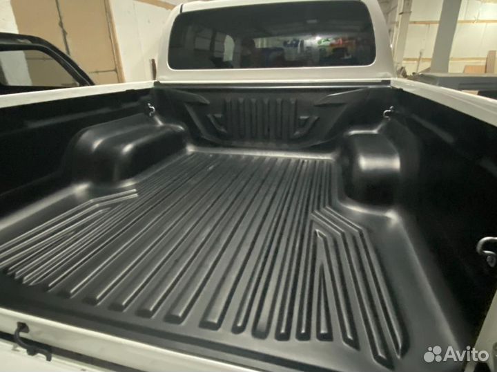 Вкладыш на Toyota Hilux 2015+