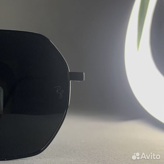 Солнцезащитные очки Ray Ban