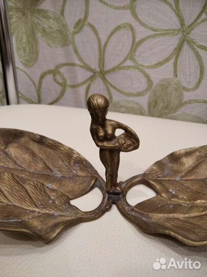 Пепельница обнажённая девушка с плодами (латунь)