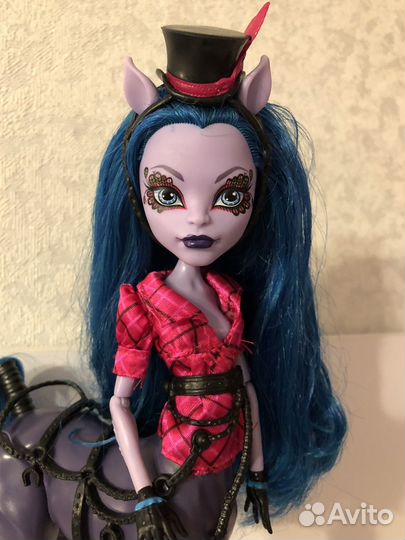 Кукла Монстер Хай Авеа Троттер