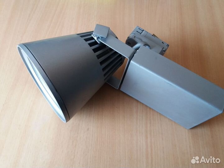 Прожектор трековый диодный