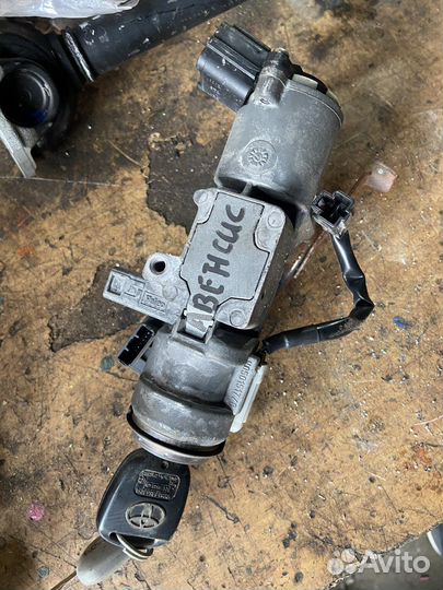 Замок зажигания Toyota Avensis T250