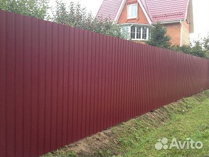 Откатные ворота, забор из профлиста, навес