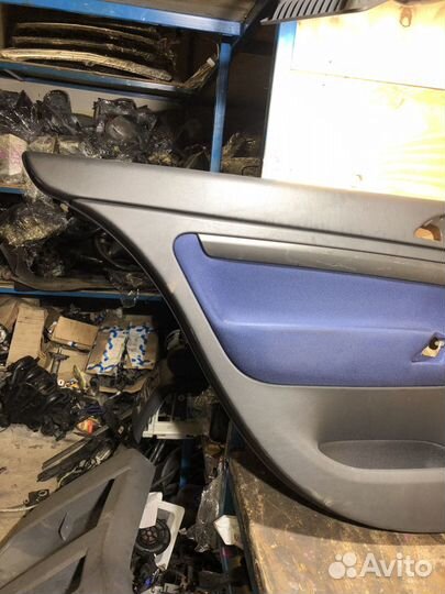 Обшивка задней левой двери Skoda Superb 1 79025