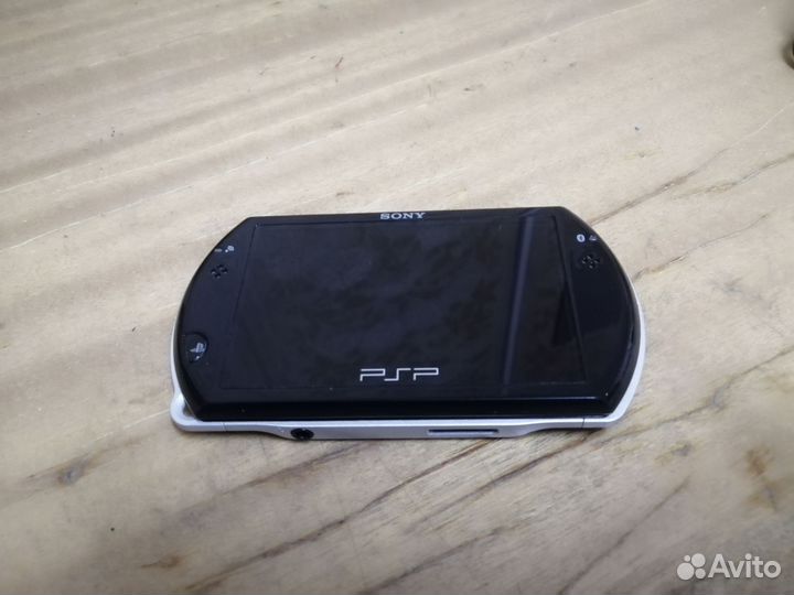 Sony PSP GO N1008