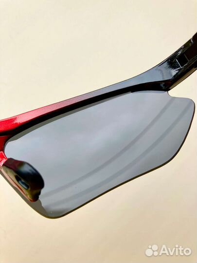 Красные спортивные солнцезащитные очки