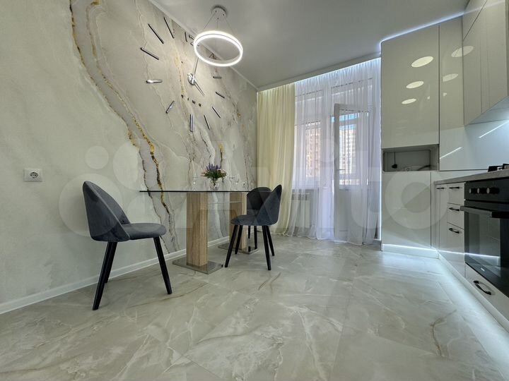 2-к. квартира, 58 м², 4/10 эт.