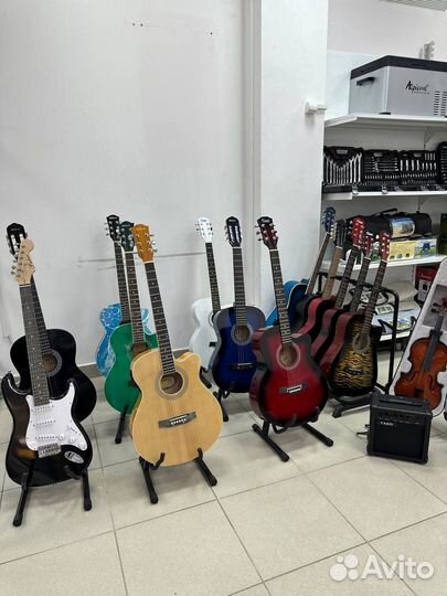 Акустическая и классическая гитара