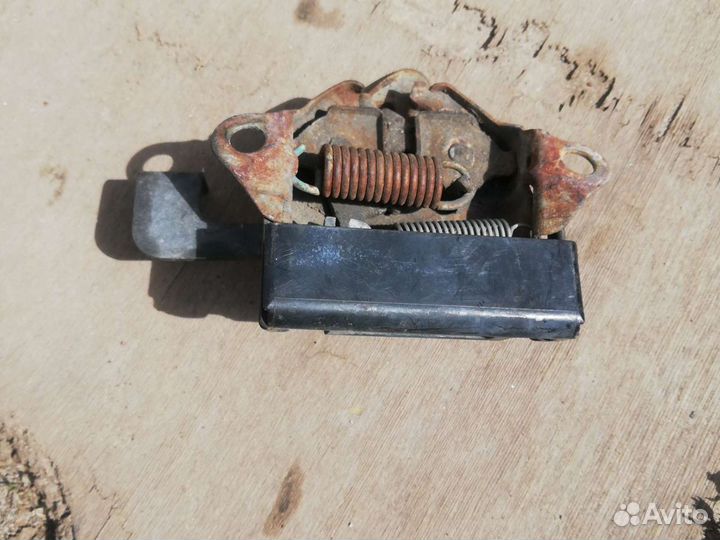 Замок капота Мазда Демио 1