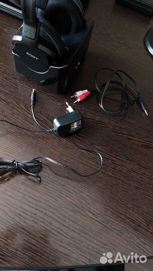 Беспроводные наушники Sony TMR-RF855R