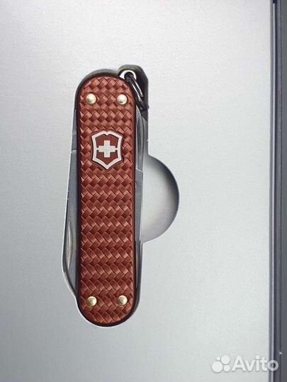 Нож-брелок victorinox Classic SD Precious Alox