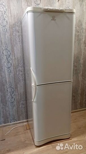 Холодильник бу indesit