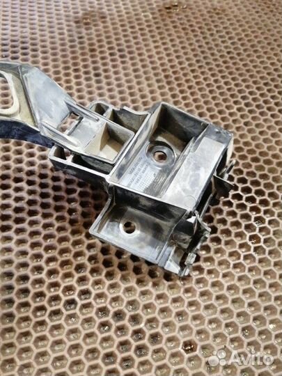 Кронштейн бампера задний Volkswagen Golf 6 BSE 1.6