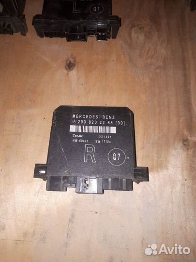 Блок управления двери 203 820 22 85 мерседес 203