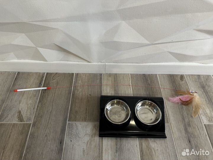 Миска для собак и кошек с подарком