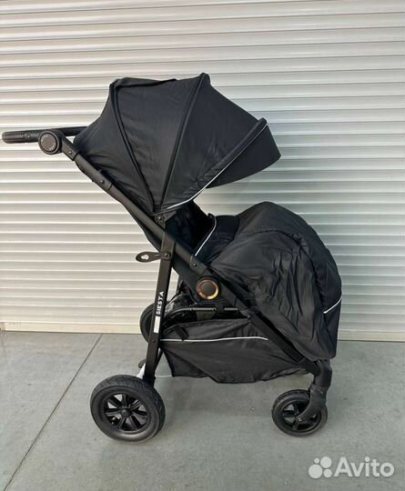 Прогулочная коляска Luxmom v1