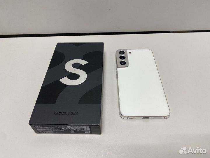 Samsung Galaxy S22, 8/128 ГБ