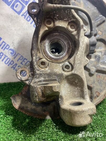 Кулак поворотный передний левый Audi A4 B6 седан