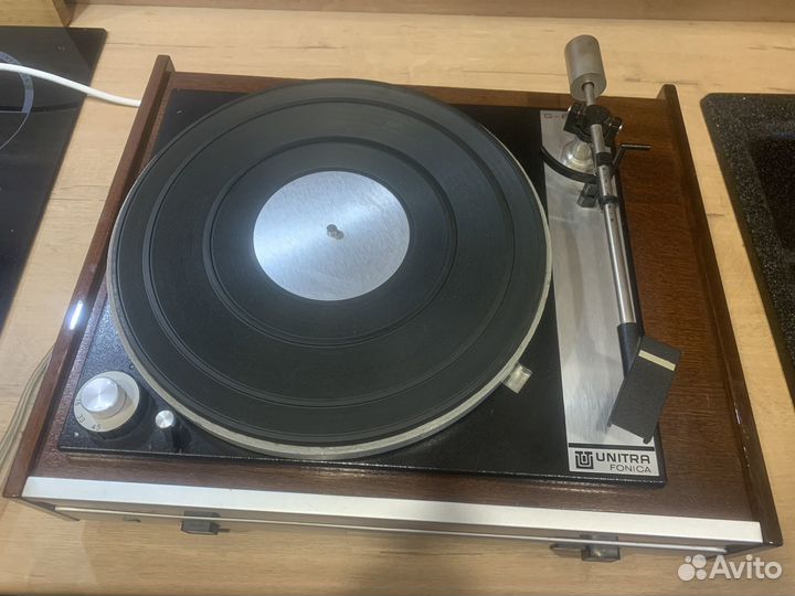 Виниловый проигрыватель G600 B